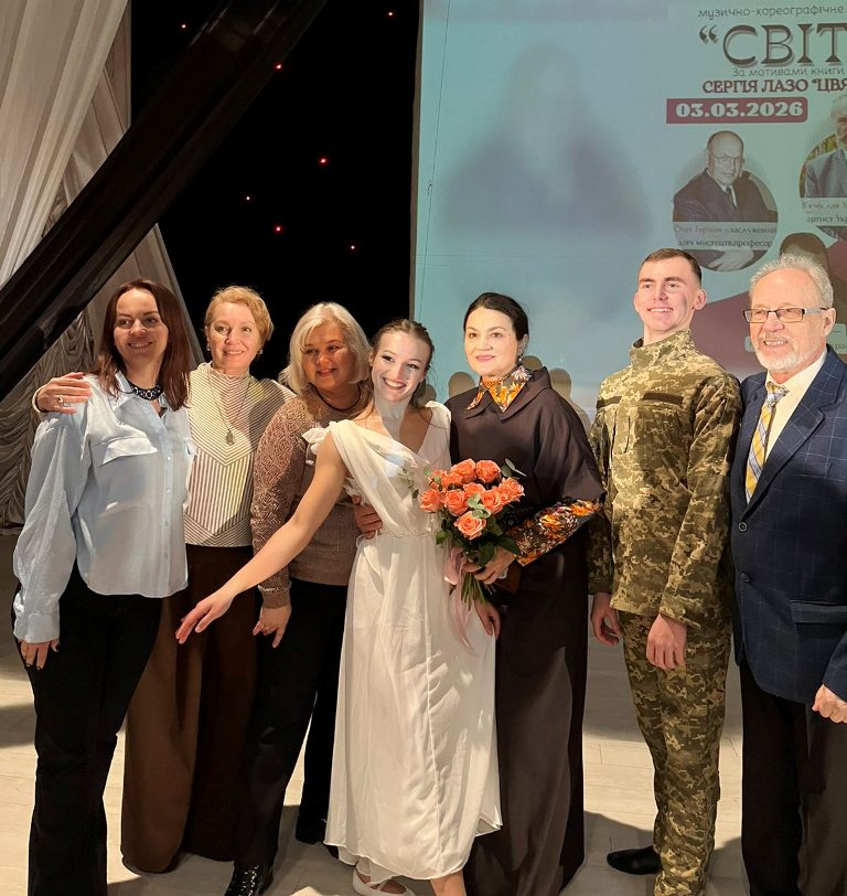 Із виконавцями народною артисткою Наталію Сумською та Сергім Лазо